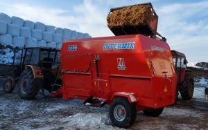 Poziomy paszowóz Intermix R12