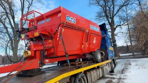 Dostawa paszowozu Intermix R14 Premium do gospodarstwa na Warmii