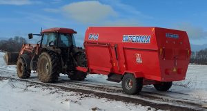 Przekazanie poziomego paszowozu Intermix R14