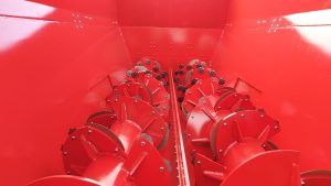 Solidne poziome ślimaki w paszowozie Intermix