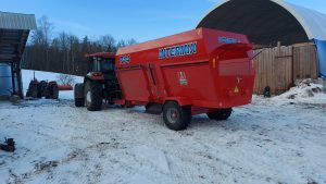 Poziomy wóz paszowy Intermix R14