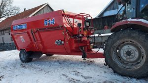 Poziomy paszowóz Intermix R14