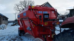 Poziomy paszowóz Intermix R14