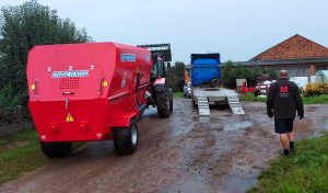 poziomy paszowóz wóz paszowy INTERMIX rozładunek