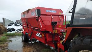 poziomy paszowóz wóz paszowy INTERMIX 12 m3