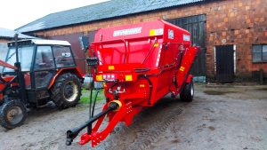 poziomy paszowóz wóz paszowy INTERMIX dostawa